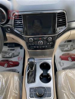 جیپ گراند شیرۆکی